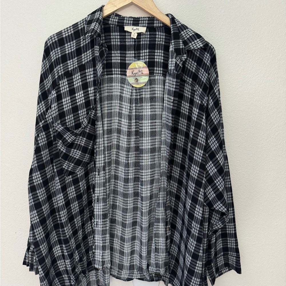 Button down shirt size M